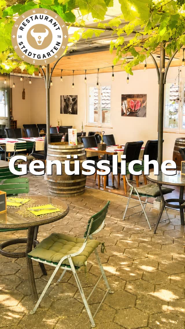 Jetzt im Stadtgarten auf unserer Gartenterrasse, ganz nah an der Aare, genüssliche Stunden erleben. 🌿 Ob frische Salate, ein saftiges Steak oder unser heisser Stein – bei uns wird jeder Besuch zum Genuss. Komm vorbei, lehn dich zurück und geniesse entspannte Momente in sommerlicher Atmosphäre mit feinem Essen und guter Gesellschaft. Wir freuen uns auf dich! #stadtgarten #aare #gartenterrasse #genuss #salate #steak
