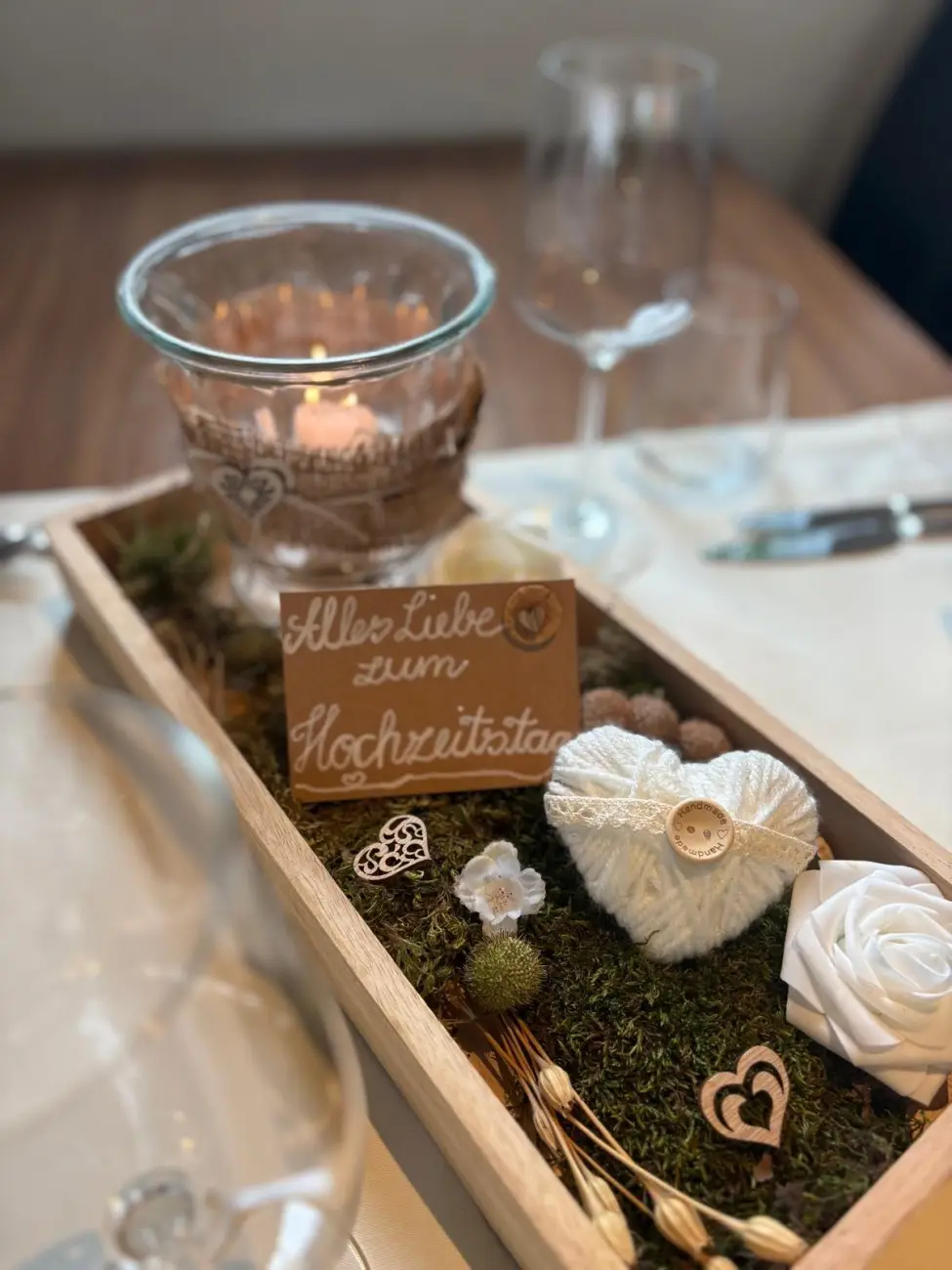 Man muss die Feste feiern, wie sie fallen! Egal ob Hochzeitstag, Geburtstag 🎂, Diplomfeier 🎓 oder 100 Jahre Montag am Dienstag 🎉 – jeder Anlass ist ein Grund zum Feiern! 
Wir freuen uns darauf, euch bei uns zu begrüssen und gemeinsam unvergessliche Momente zu erleben. 
Seid ihr bereit, die Korken knallen zu lassen? 🥂
#festefeiern #schweiz #partyzeit #lebensfreude #gemeinsamfeiern #unvergesslich