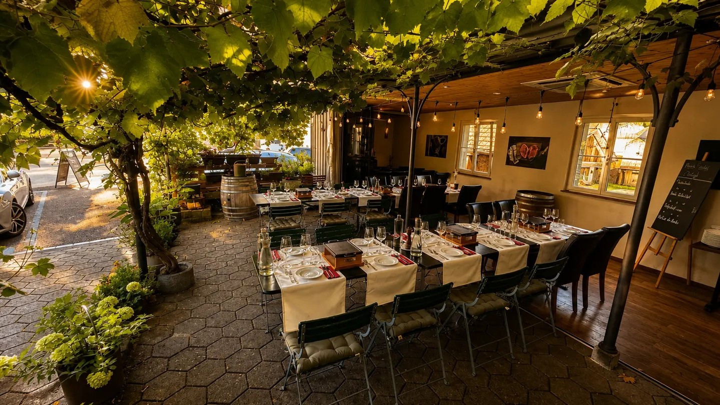 TischGrill à la Carte im Stadtgarten. Der Grill steht auf Ihrem Tisch: 200 g Fleisch pro Person von Rind, Pferd und Schwein, dazu Speck, Bärner Frites, Hofgemüse und hausgemachte Saucen. Ab 2 Personen, an jedem Abend. Nächstes TischGrill Buffet à Discretion: Mittwoch, 07.10.2026, ab 18.00 Uhr Preise und Karte: stadtgarten.plus/speisekarte/ Reservieren: stadtgarten.plus #Stadtgarten #TischGrill #AusSpassAmGenuss #WangenanderAare #Oberaargau