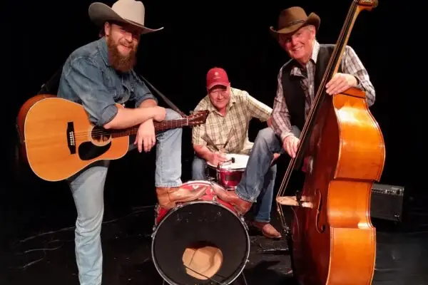 Nick Roch Trio – Country-Band mit Gitarre, Kontrabass und Snaredrum – Open Stage Stagi Bar, Restaurant Stadtgarten Wangen an der Aare, 23.10.2026